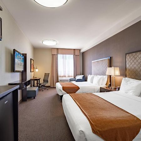 Acclaim Hotel By Clique Калгари Экстерьер фото