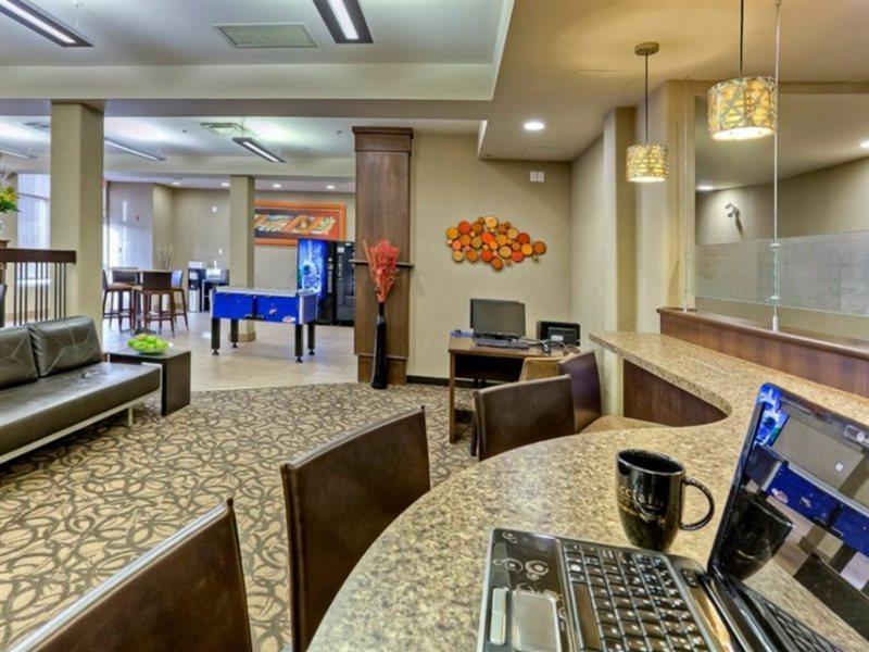 Acclaim Hotel By Clique Калгари Экстерьер фото